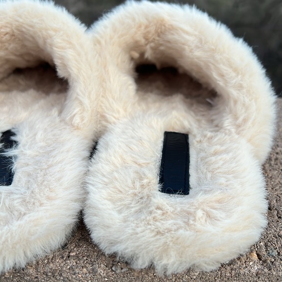 ⭐️🌙 Johnny Was Celestial Embroidered Boho Black Velvet Slippers 🌙⭐️ - Picture 9 of 16